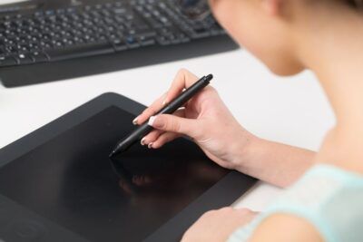 Mesa digitalizadora ou tablet: qual é a melhor opção para desenho digital?