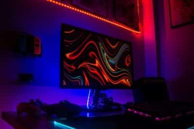 Guia completo de monitores para trabalho 2025: Tecnologia e ergonomia