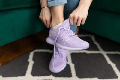 Melhor calçado para quem tem problema de coluna nas costas