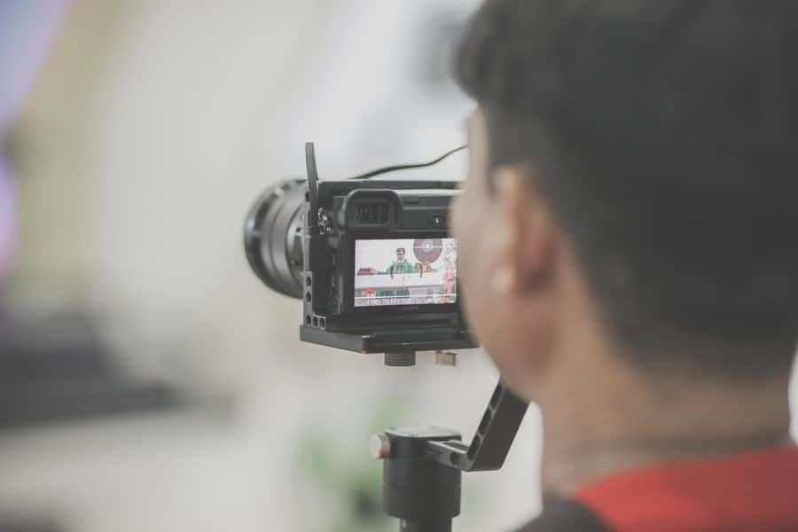 Imagen de como iluminar um vídeo para YouTube em casa