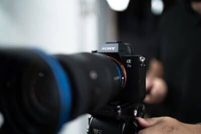 Câmera fotográfica Sony mirrorless: os melhores modelos