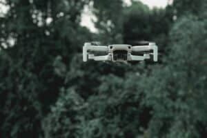 Como escolher um drone: câmera, GPS, peso e tempo de voo que decidem a compra